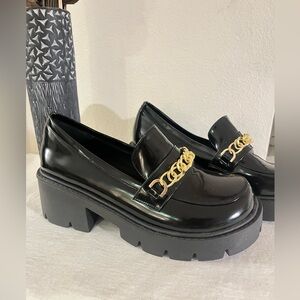 Numagin Platform Loafers Leather w/gold chain Sz. 8.5